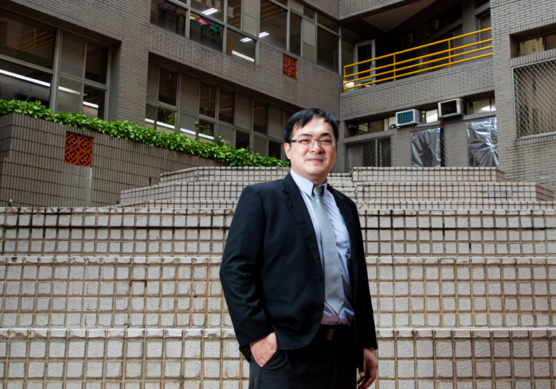 中原大學工學院院長林義峯。