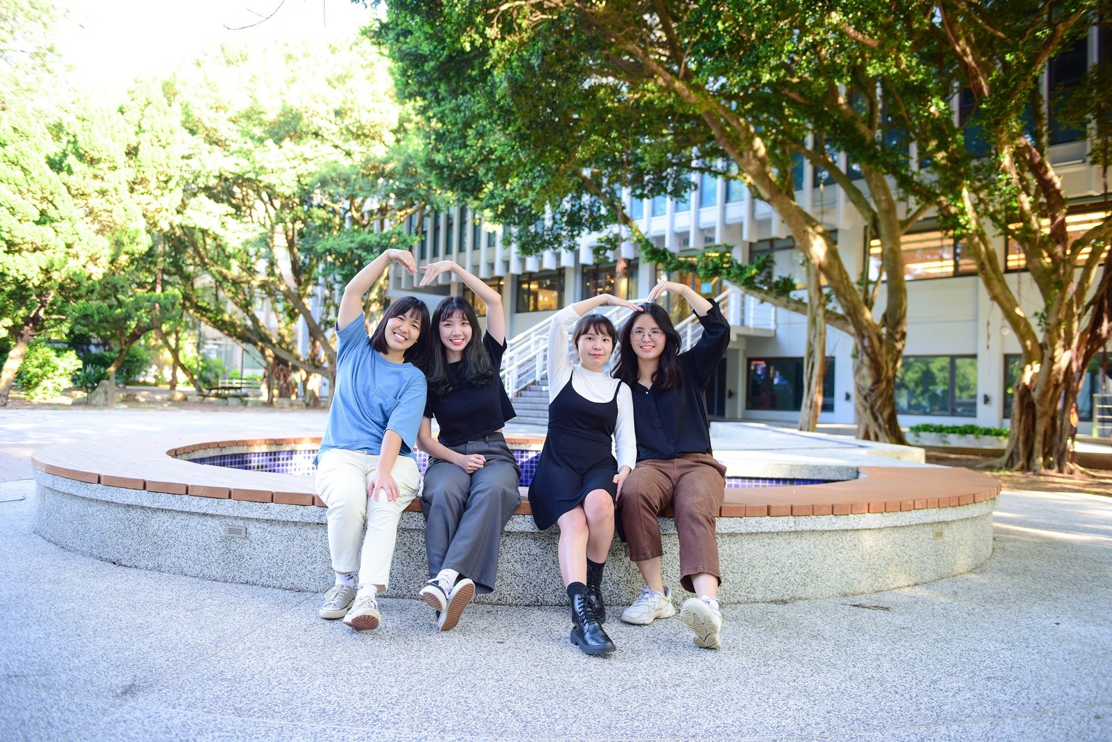中原大學學士班註冊率已連續3年締造100%佳績，就學穩定率連續兩年私校第一，112學年度註冊率依往例將於年底公布，可望再創佳績。