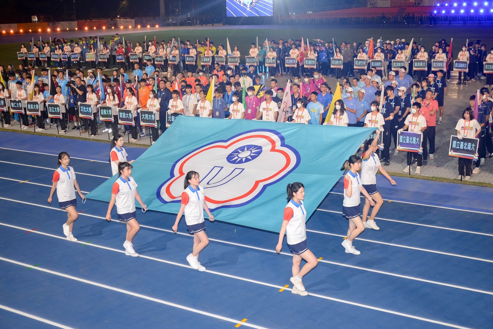 各大專院校校長都在現場觀禮，給予各校參賽選手最大祝福。