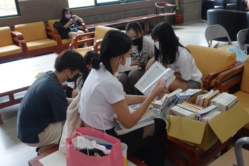 張靜愚紀念圖書館透過活動牽起了紅線，讓有緣人在文學的薰陶下，與每本書不期而遇。
