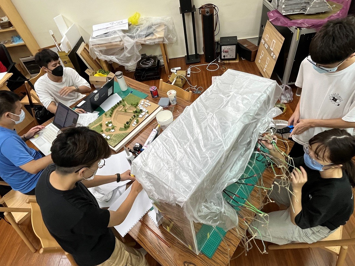 跨學院專案管理，同時在模型設計的過程培養邏輯思考與設計能力