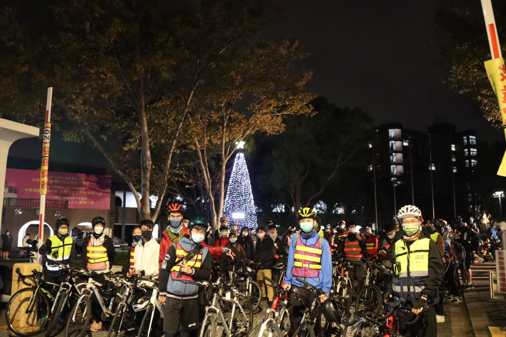 中原大學在每年最後一天的零時，凜冽寒冬卻澆不熄校園內熱鬧迎新的氣息。