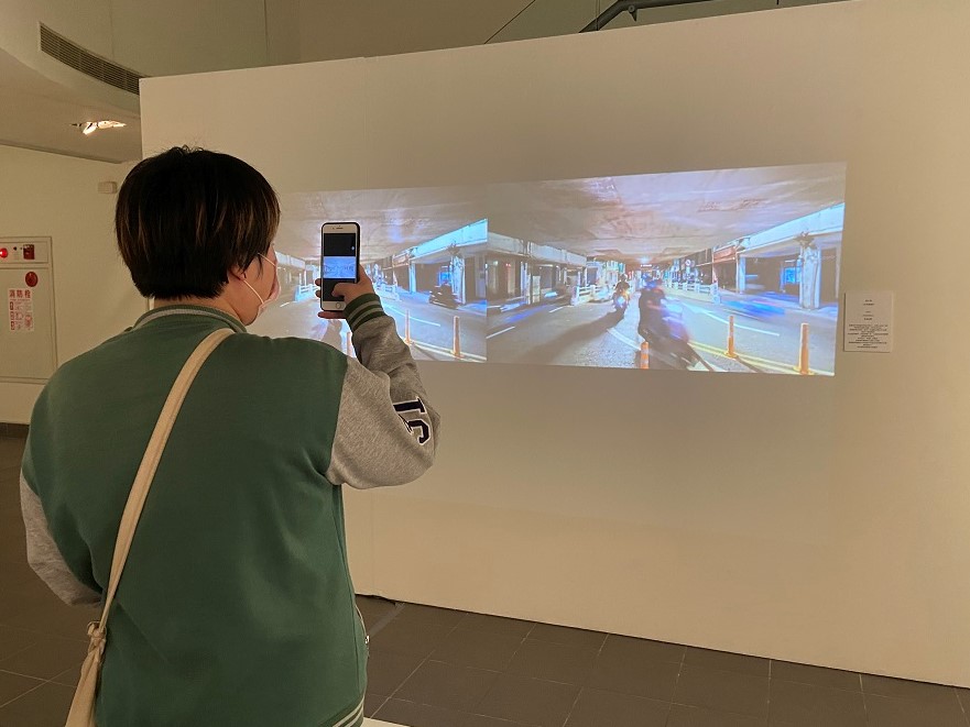 以縮時攝影及慢動作組成的鐵路平交道影片，讓人忍不住止步觀看「中壢人日常」