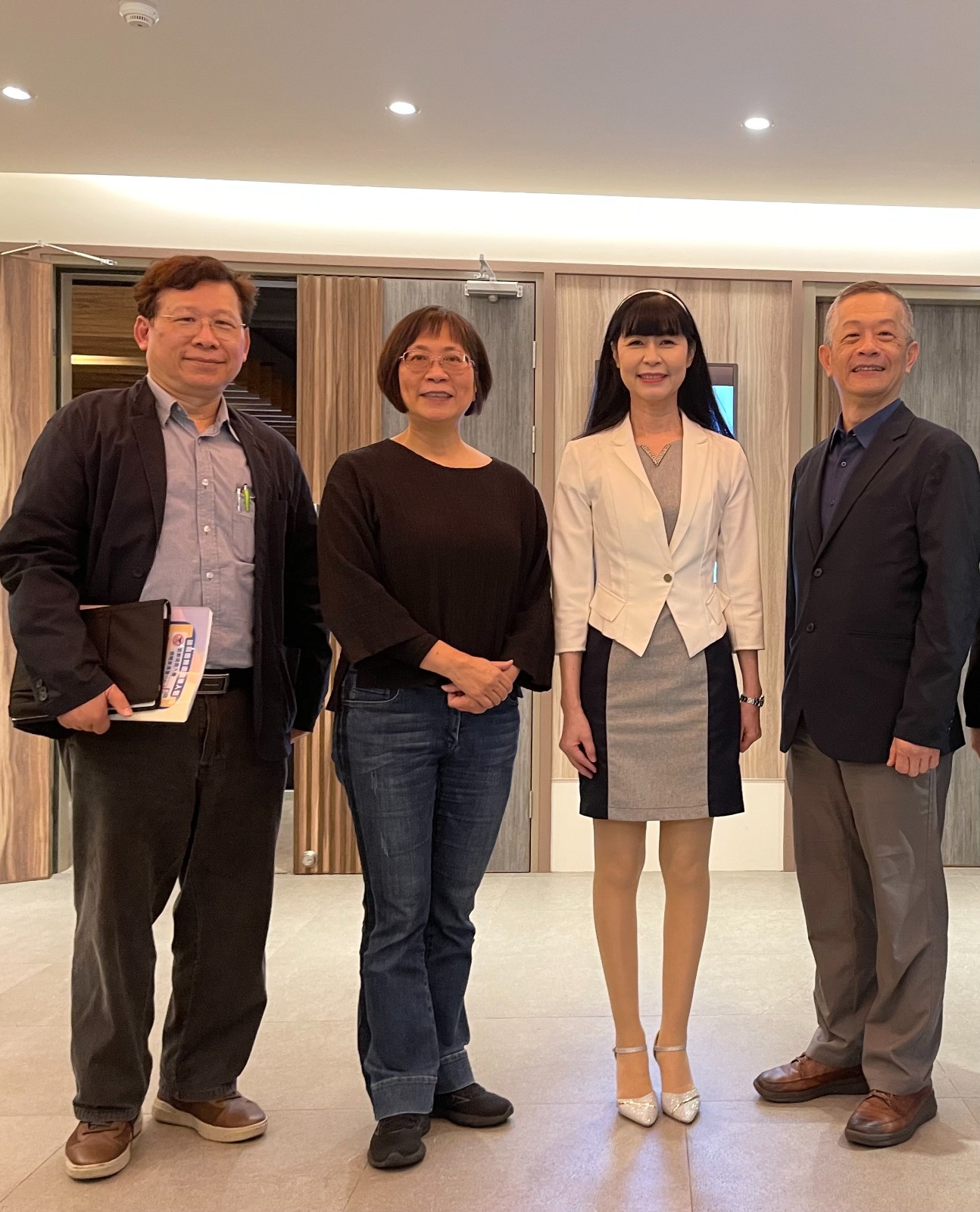 中原大學以學生為主體，提供溫馨有愛的學習環境，更三度榮獲教育部「友善校園獎」的肯定，打破全國紀錄。