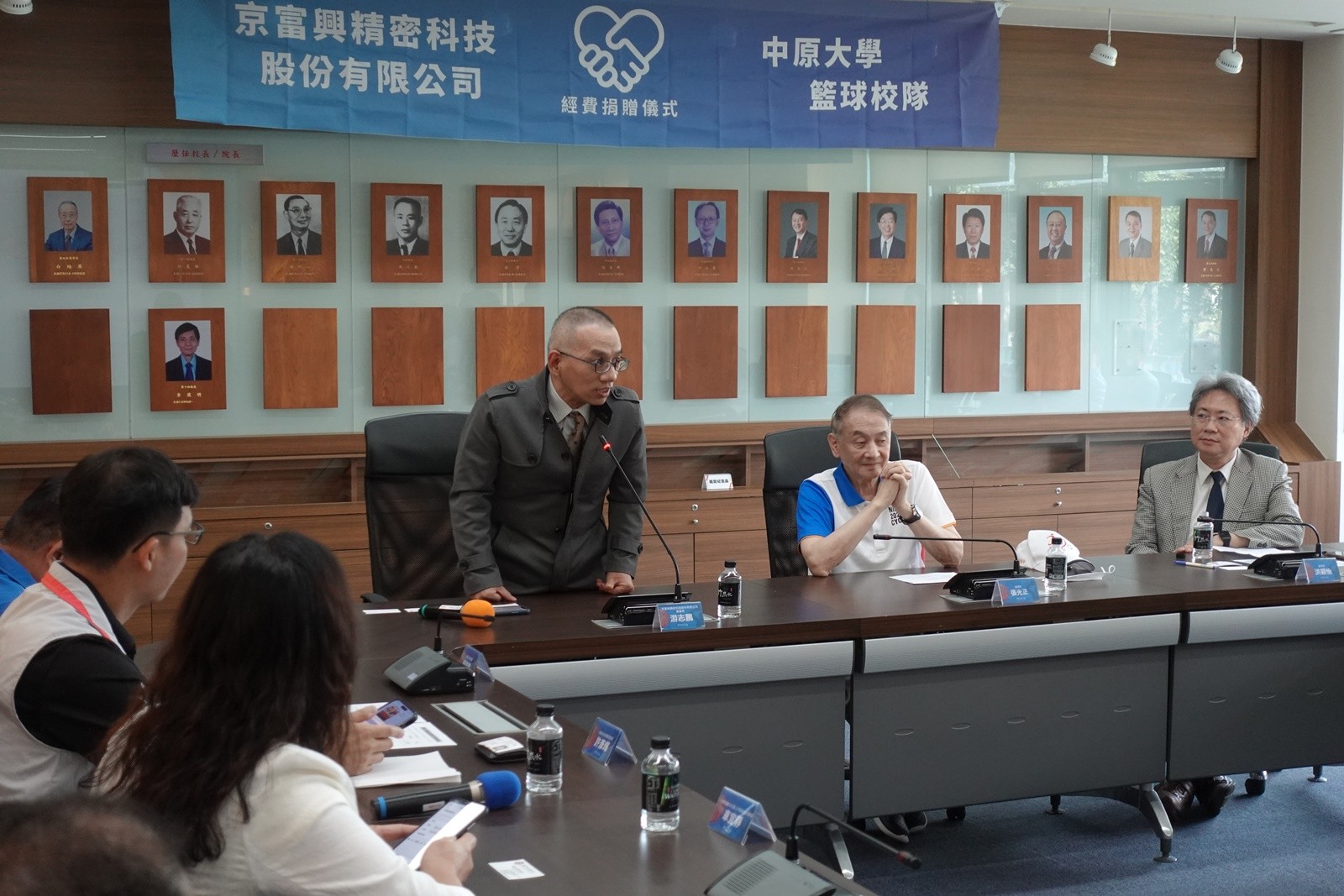 京富興精密科技股份有限公司董事長游志鵬指出，該公司對於學校運動方面的推展非常重視與支持