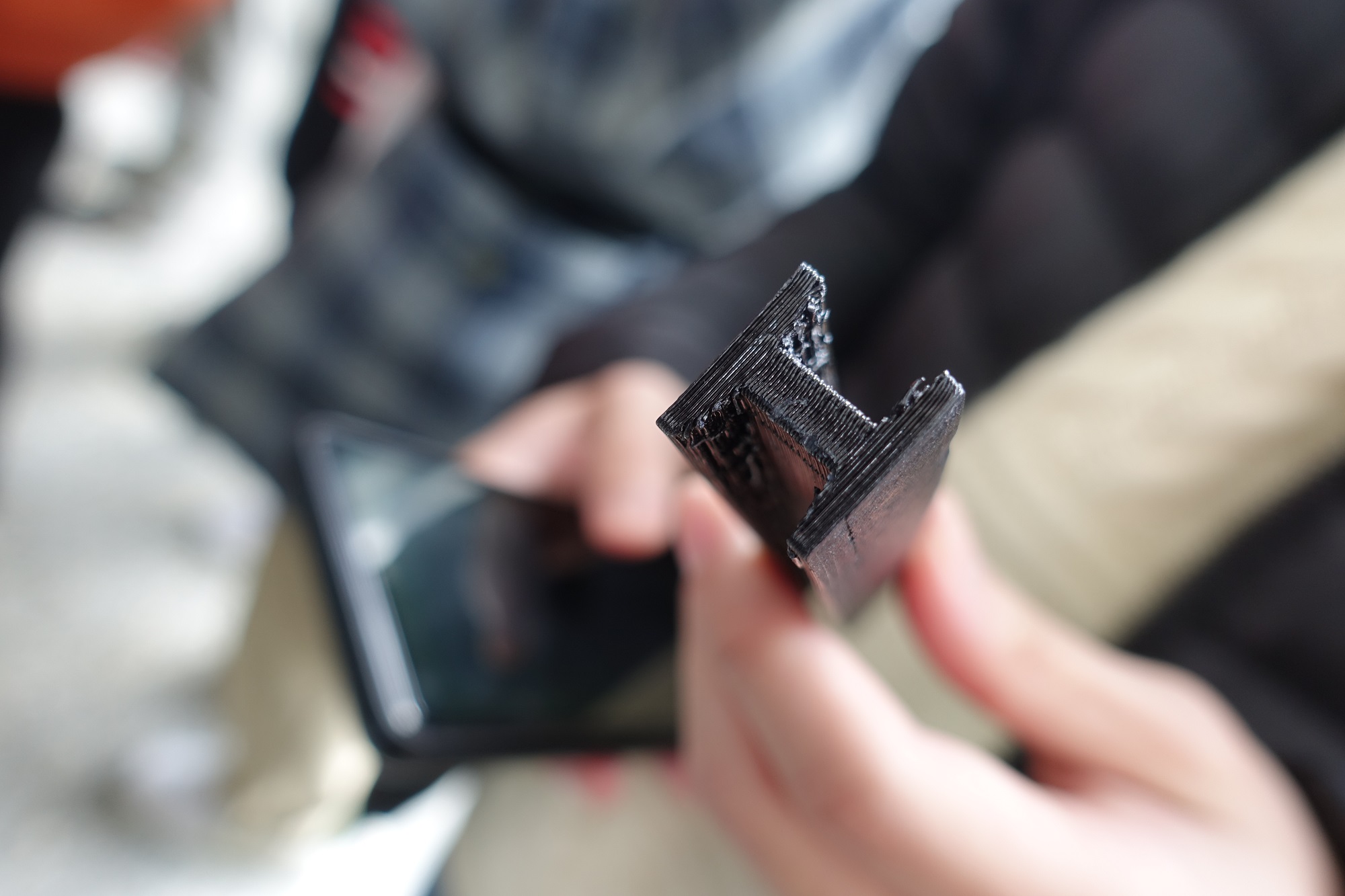 學生們需要實際應用課堂所學的理論，並使用3D繪圖軟體來做出模型設計圖
