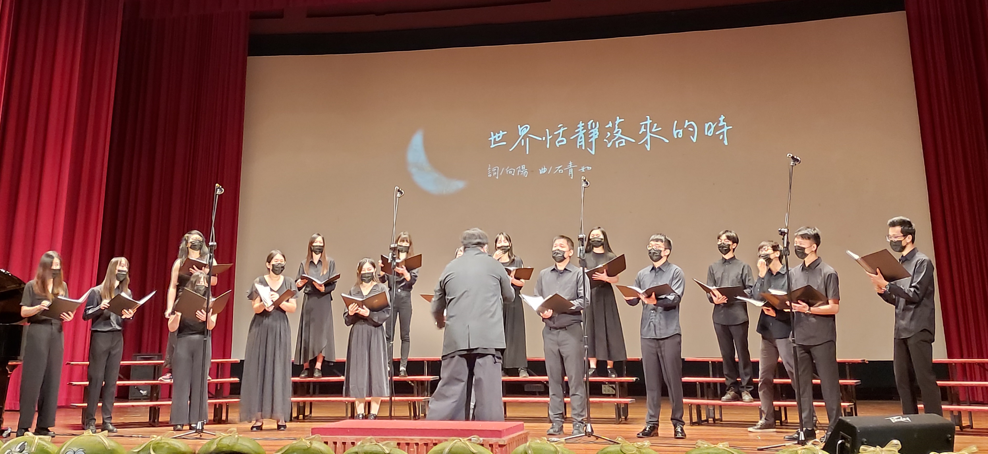 中原學子真摯的赤子情懷，開啟向母親詠唱，迄今已譜出一甲子愛的樂章。