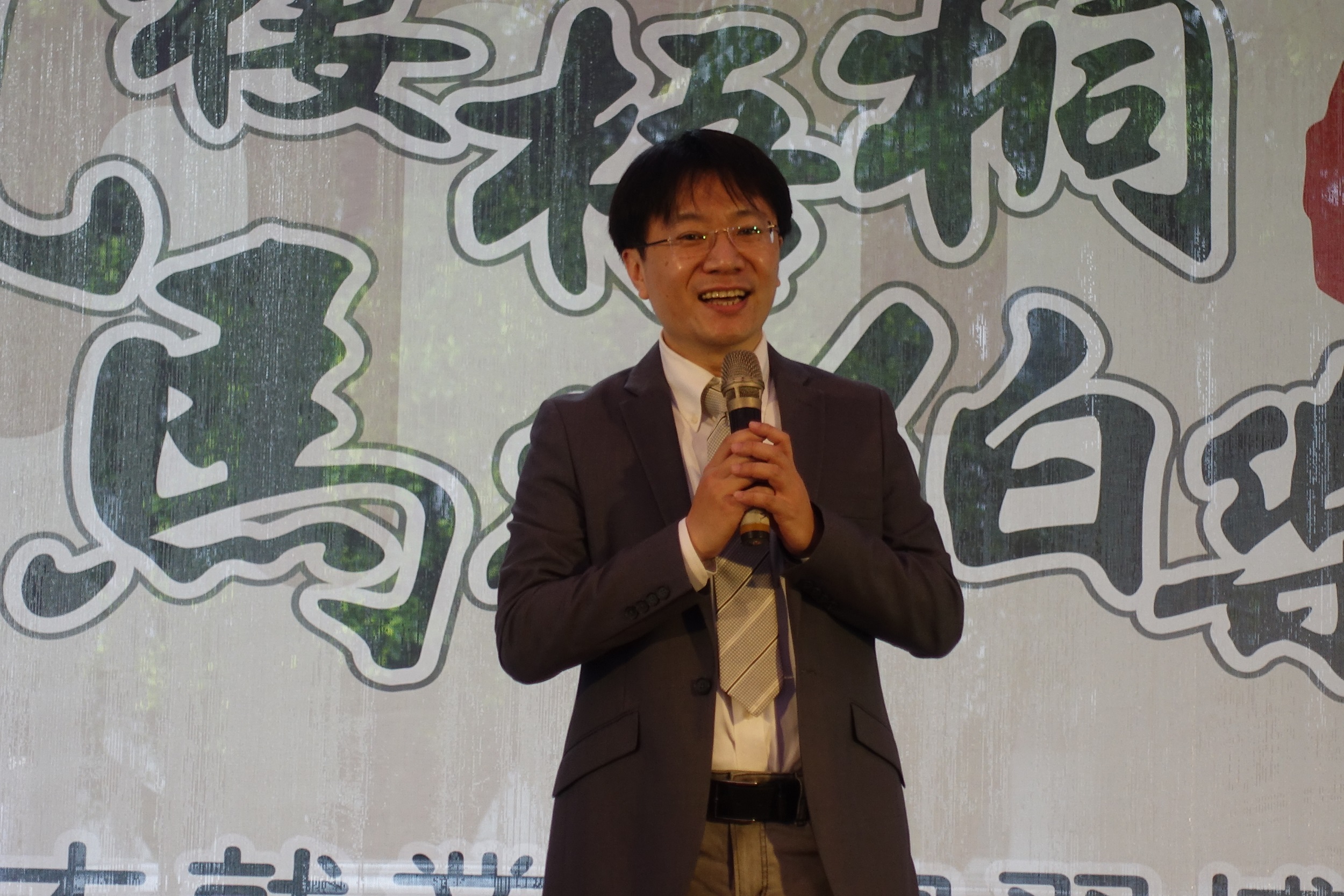 中原大學職涯發展處楊仲準處長說明，學校從三月初便規劃11場企業說明會及15場就業講座，讓同學不僅能更進一步認識各企業文化。