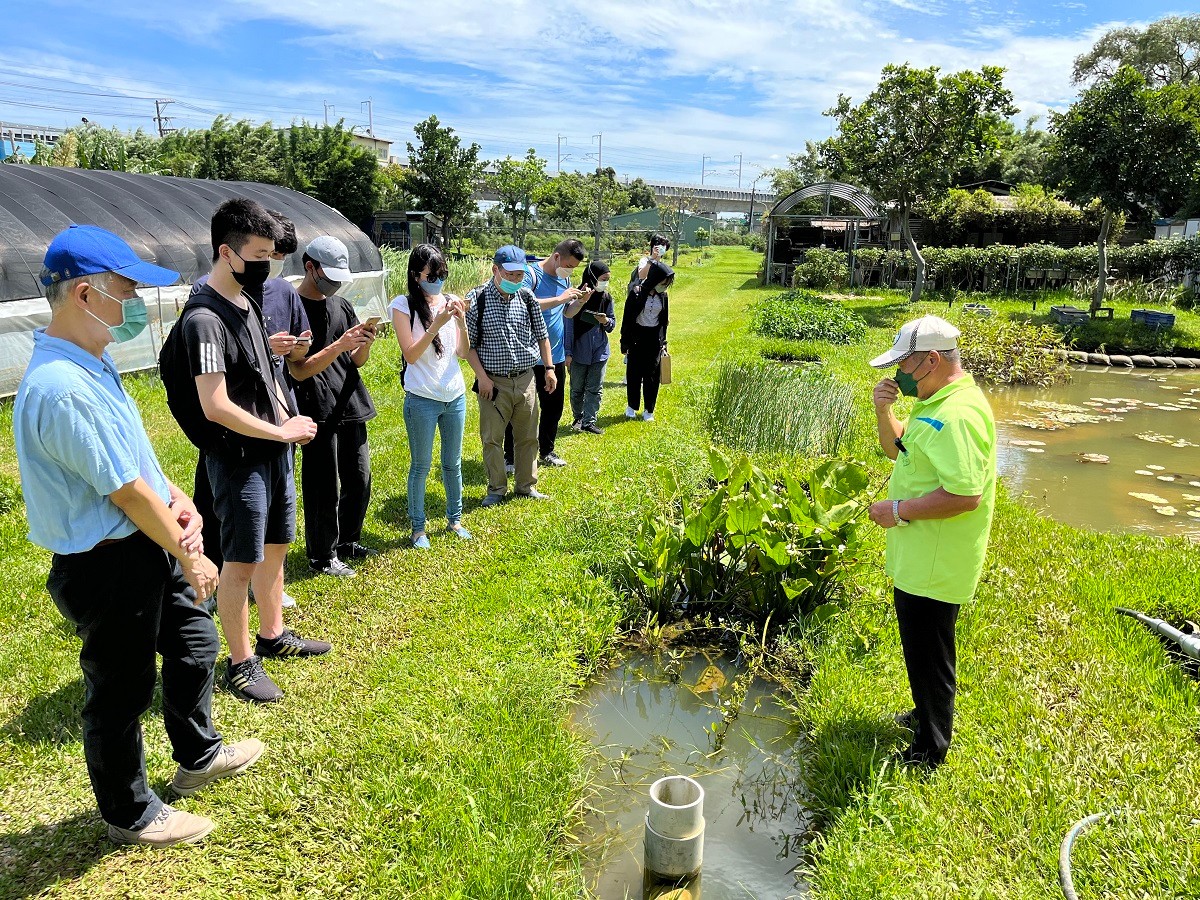 實際到場域進行採樣評估水質汙染情況，對生態工法課程有更深刻理解。
