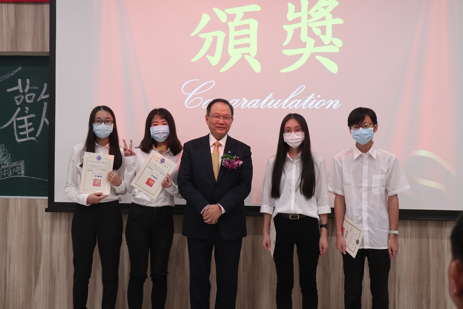 林健男為中原大學化學系畢業校友。