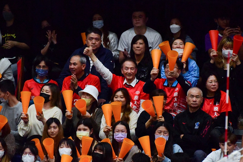 中原大學董事長張光正親臨現場為選手加油打氣