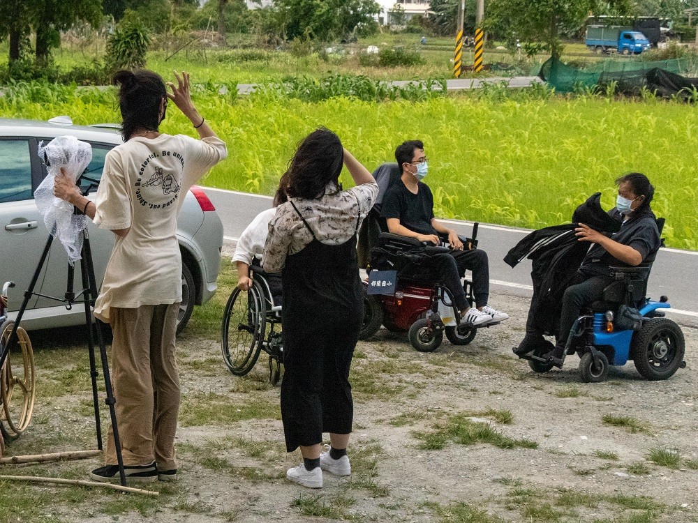 創辦人陳守實主張「以購買代替捐款」，讓傷友們靠自己的力量改善生活，重拾自信和尊嚴。