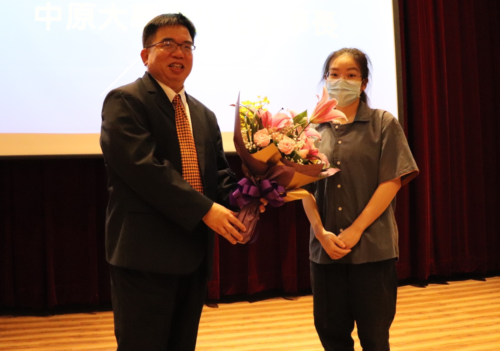 中原大學希望能培育更多健康照護、資訊科技等高端人才，對台灣的經濟發展有更長遠的貢獻！
