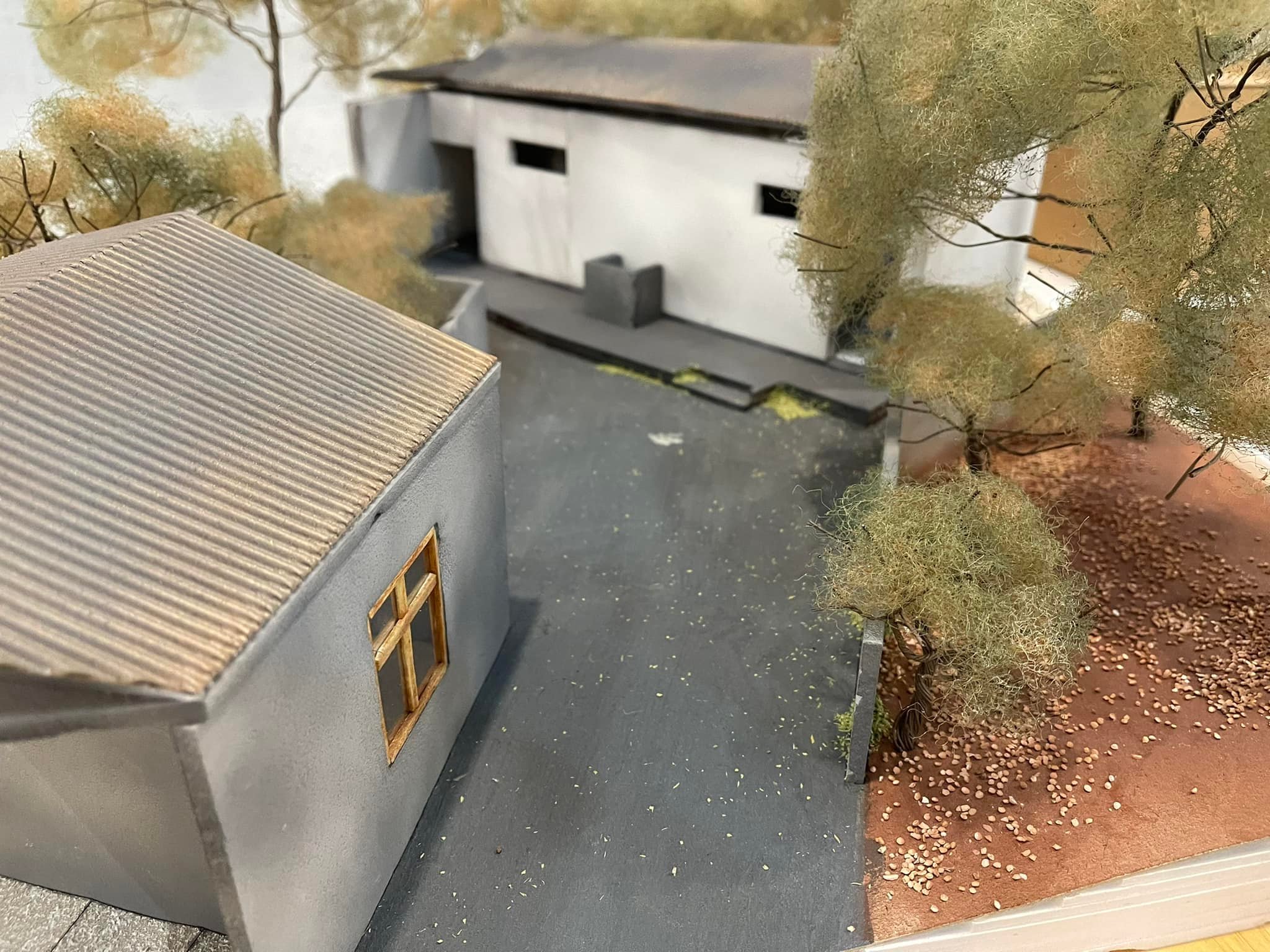 台灣是個多元文化並立的地方，將高架橋下空間再利用，打造麥香與林蔭大道、水霧廣場、古蹟公園等新住民交流空間。