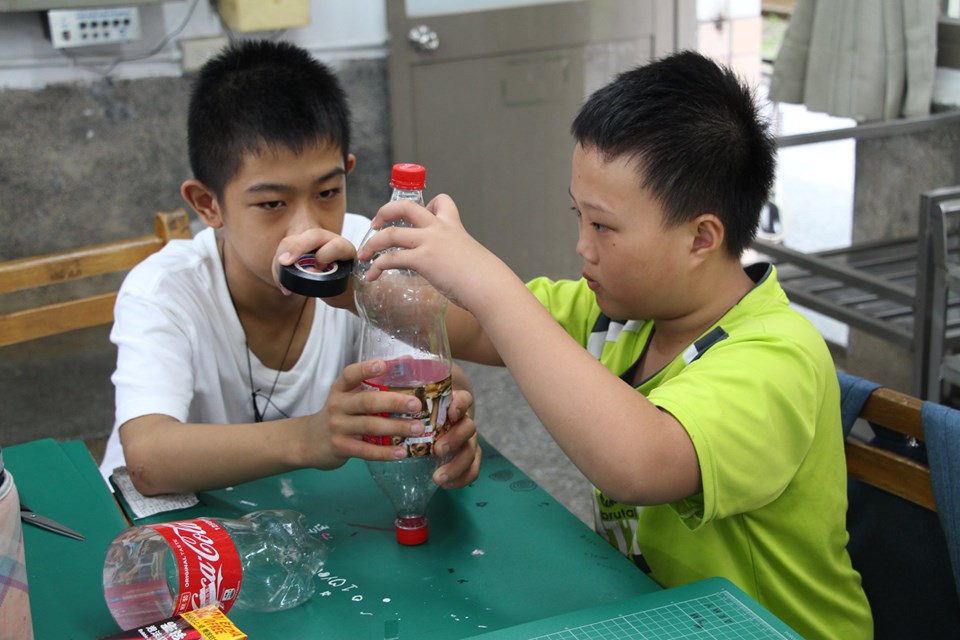 服務學習與大學社會責任是終身學習的概念，讓學習不只是在學校！