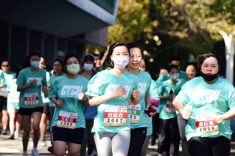 女子組第一名土木系陳懿同學提到，過程中明顯感受到體能狀態的改變