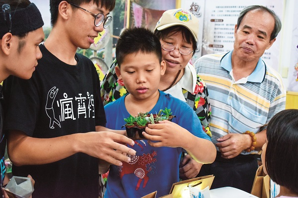 中原師生用專業為地方帶來經濟與生活上的改變，具體實踐「教育」真正意義。