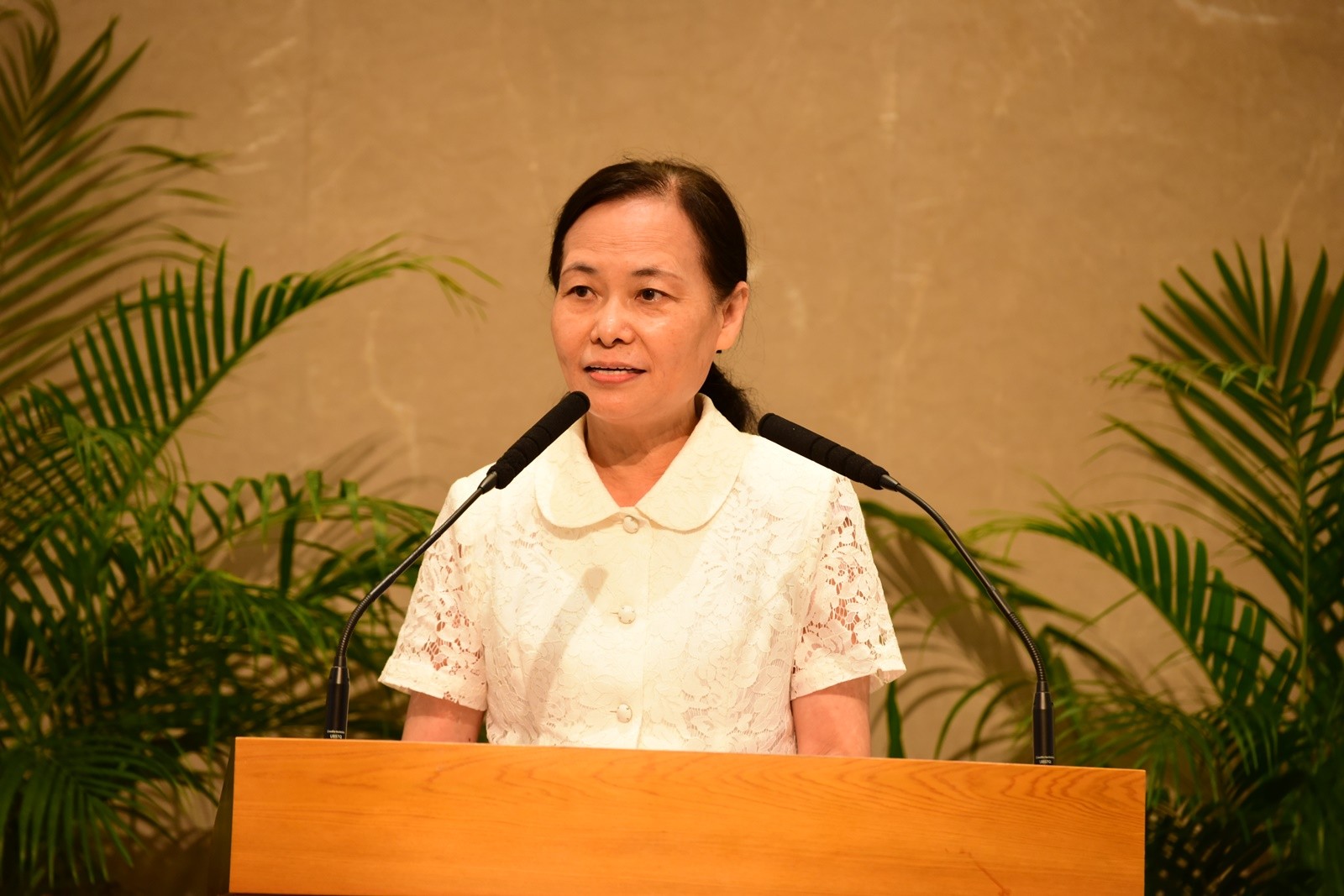 中原大學董事會前任秘書柯郭春花牧師和白董事長共事超過20年