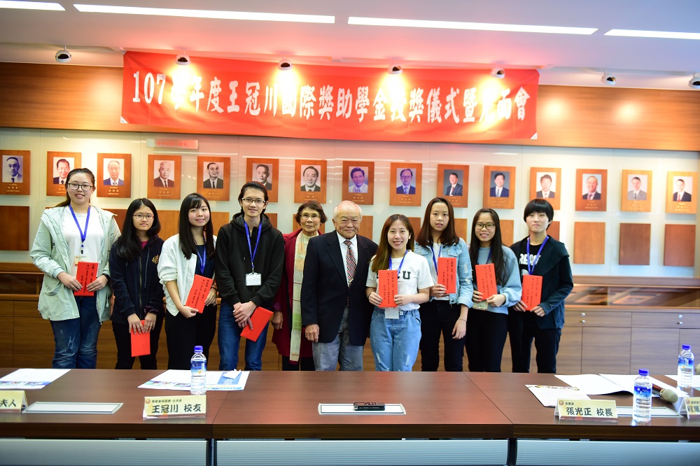 中原大學設有完善的獎學金制度，吸引許多優秀國際學生