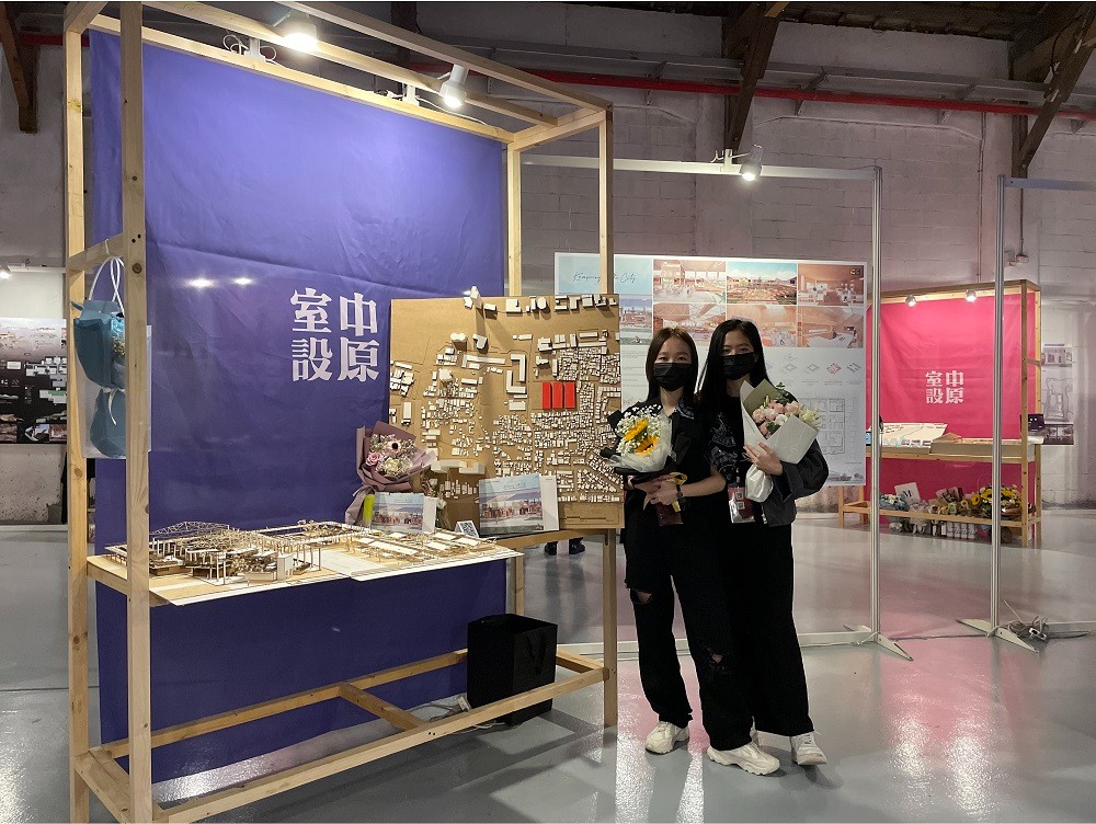 兩位來自印尼的黃梅燕與鄭吉秀同學考量到南雅加達地區條件惡劣、缺乏適宜的環境，當地面臨收入不足等社會問題。
