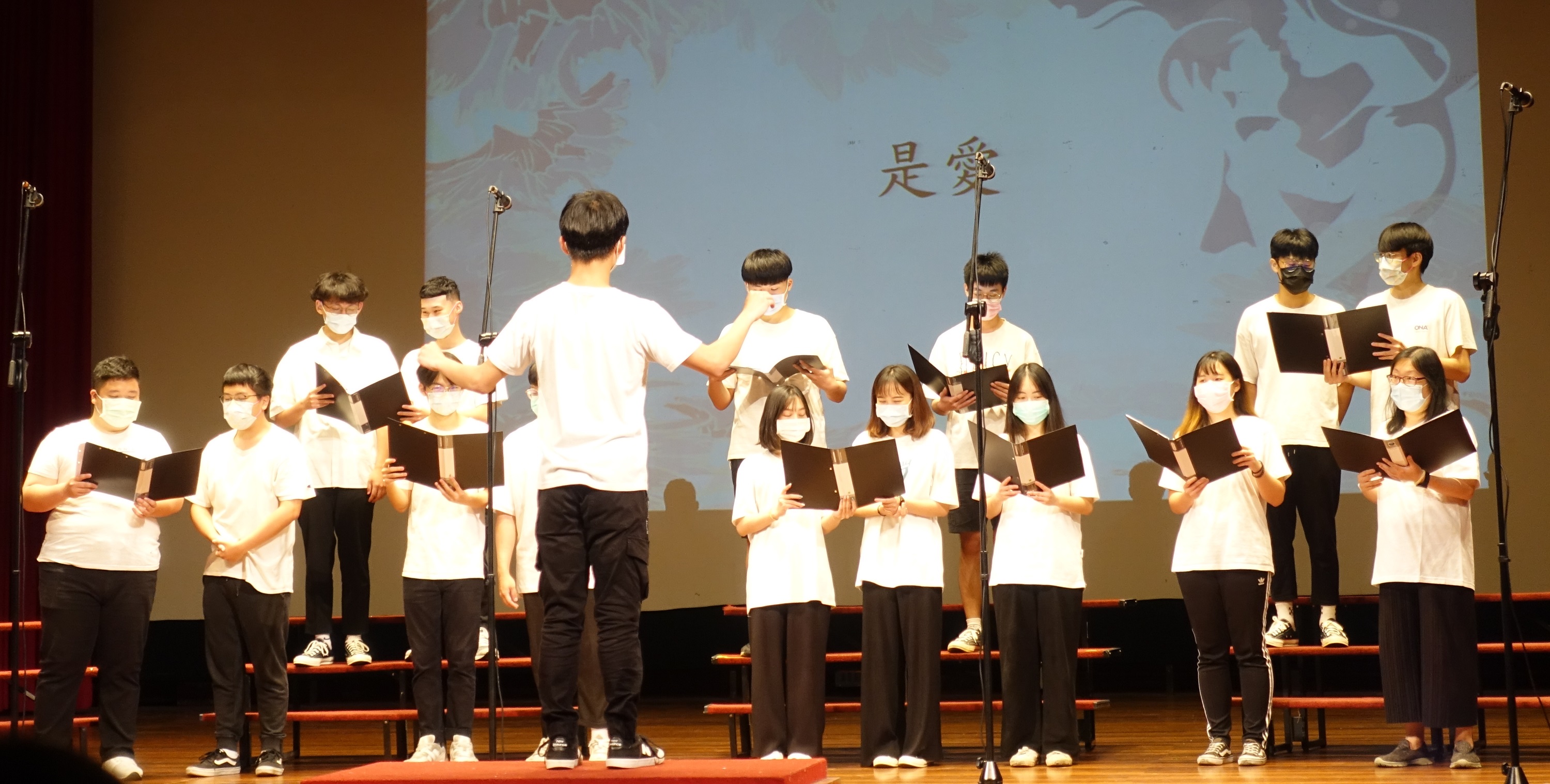 家支中心首次參賽，由人育學院副院長盧怡君、特教系老師林初穗與志工一同共襄盛舉