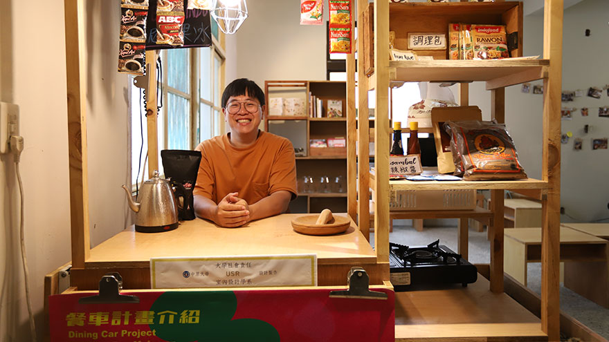 走進桃園中壢鬧區、後站商圈，琳琅滿目的新住民商店，形成獨有「印尼一條街」特色