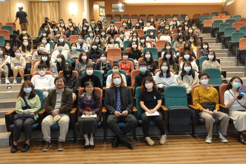 講座場場座無虛席學生反應熱烈，有效提升參與國際移動的意願。