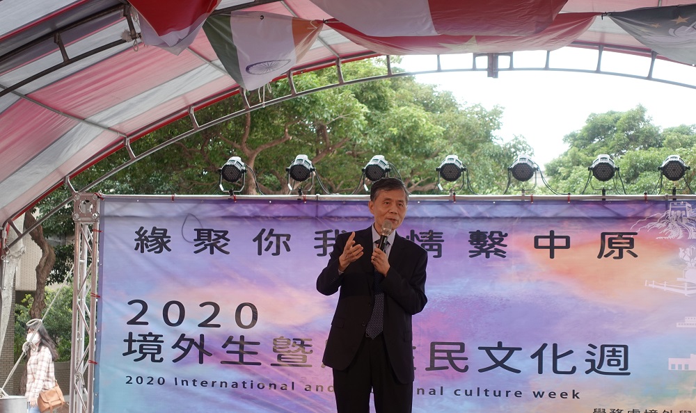中原大學副校長李英明表示，為了拉近台灣青年與境外生的距離，校內師長們也都很支持學生們自主舉辦藝文活動，相互了解彼此的民俗特色、開闊眼界。