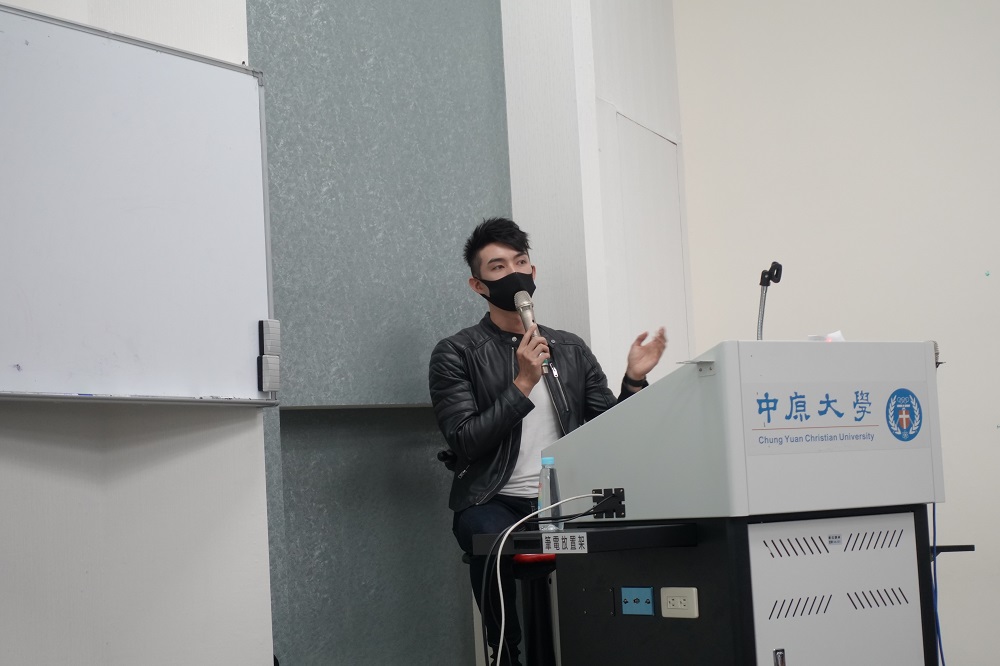 「語言學習講座」由應外系兼任老師鄒明達以英語自學經驗談、雅思(IELTS)應試技巧與重點進行分享