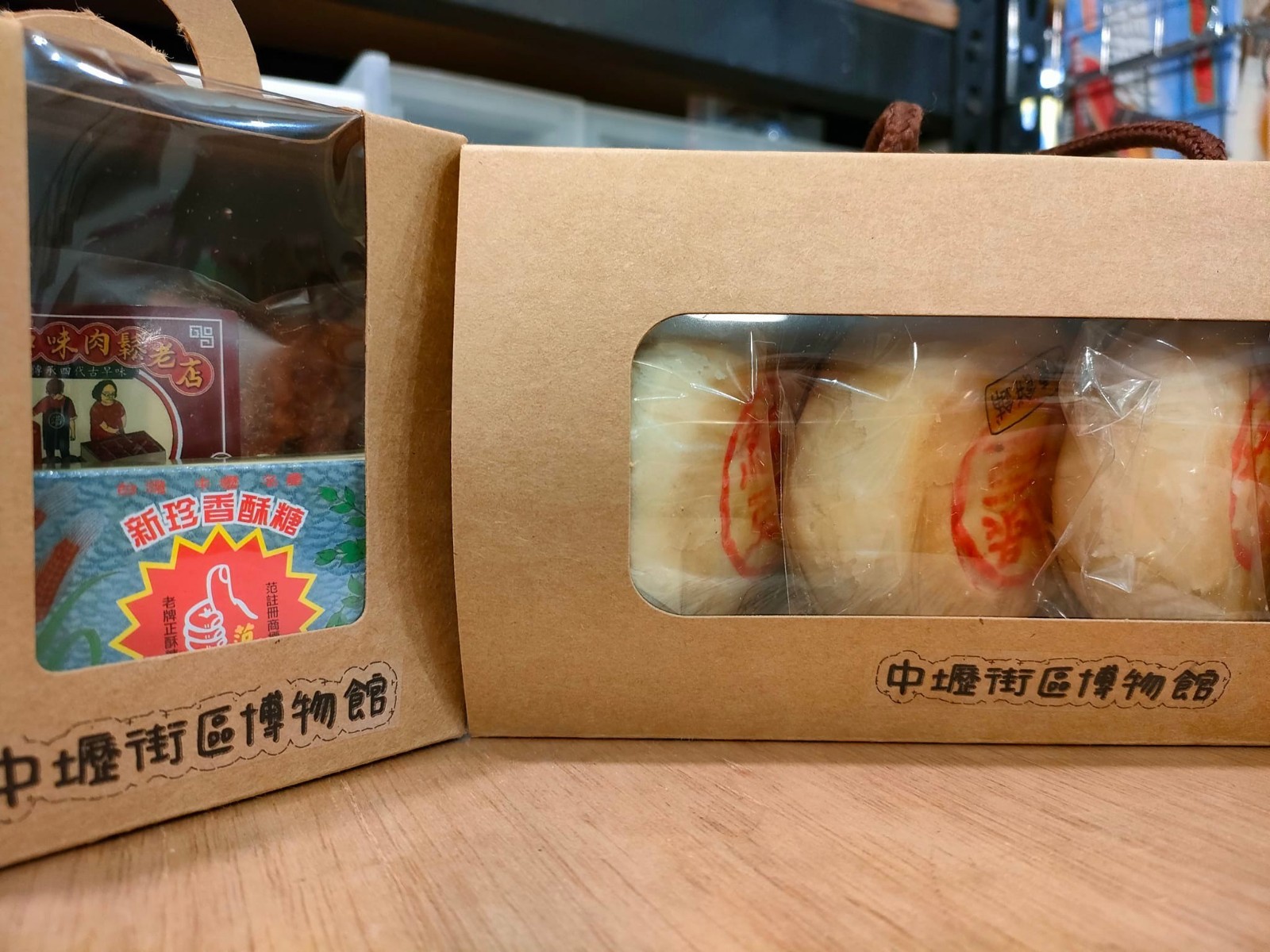 為了將走訪老店的回憶帶回，還貼心準備在地伴手禮，不僅心靈富足，雙手也是滿載而歸！