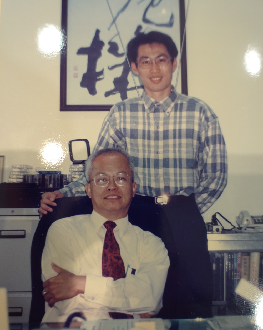 王晃三老師不僅是曾崇凱在學術研究上的啟蒙導師，老師的人格特質更大大影響了他日後做人處事的態度。