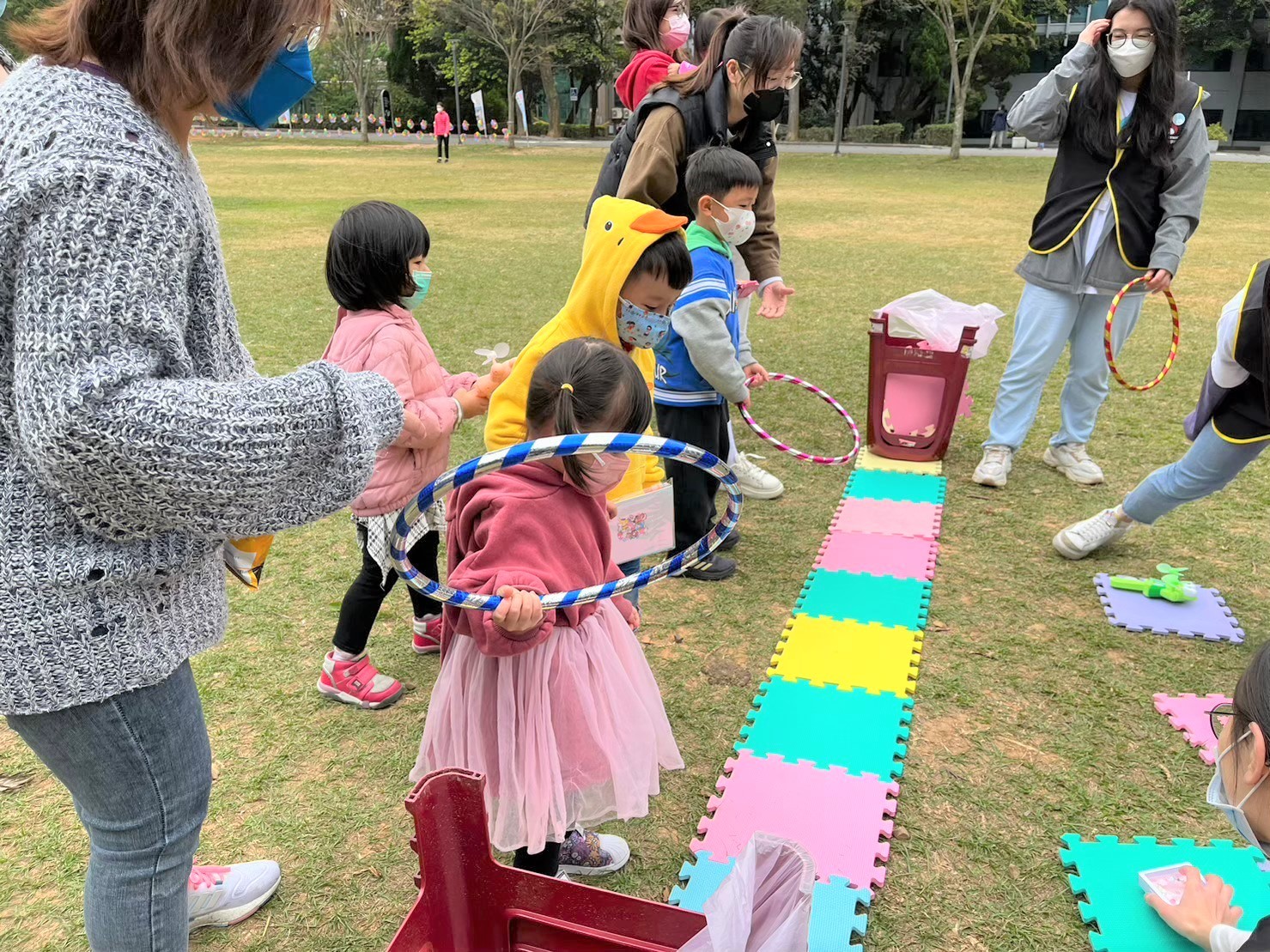 中原大學家支中心以服務0至3歲疑似發展遲緩嬰幼兒及其家庭為主，迄今服務超過66個特殊兒家庭。