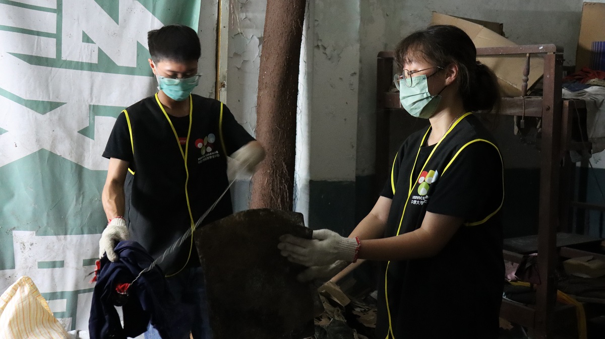 來自香港的年輕人Simon，挽起袖子為這棟已經存在中壢60多年的老屋進行空間整理。