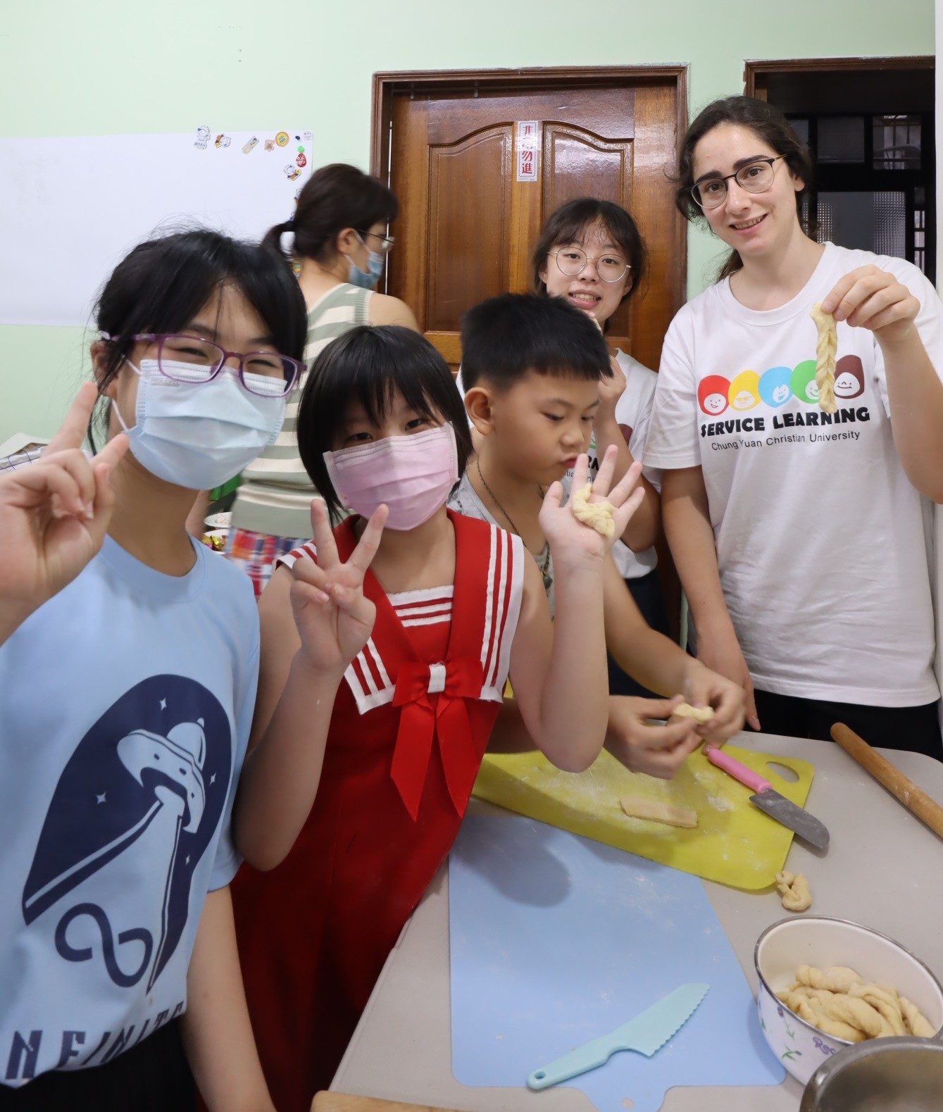 學校的教育理念強調「愛是教育的主導力量」，鼓勵學生發揮專業，承擔大學的社會責任，並充分實現全人教育與生命關懷的使命。