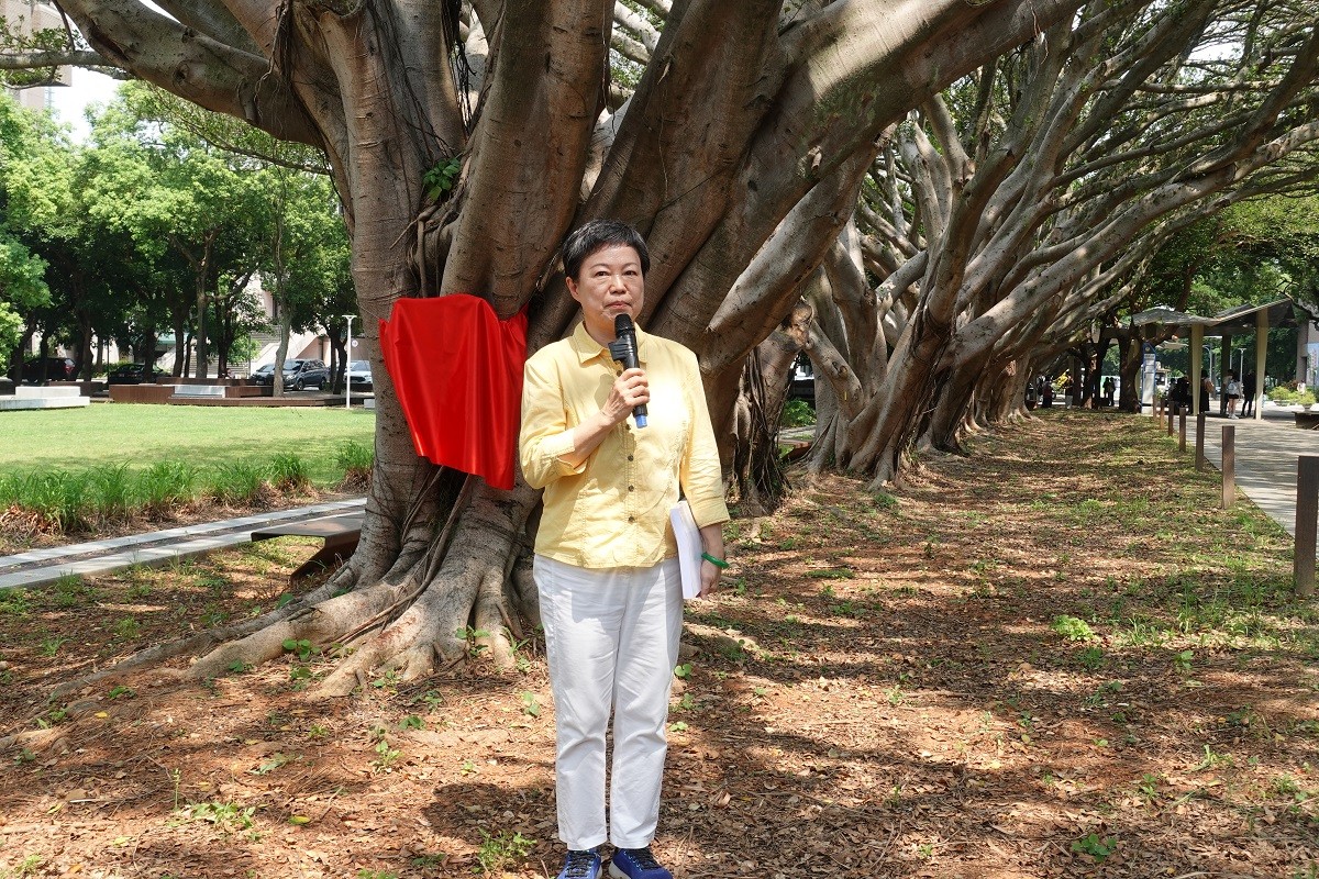 地景系副教授彭文惠提到，掛設樹牌不僅是樹木的標誌，更是對環境教育具體的表現。