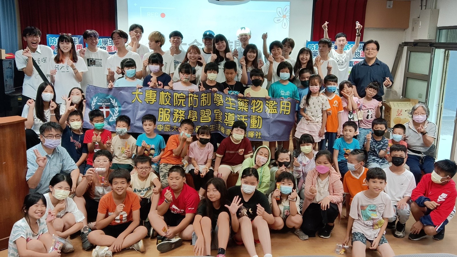 中原大學曾三度榮獲「境外學生輔導工作績優學校獎」，且為境外生提供客製化的課業輔導，營造有愛與友善的校園。