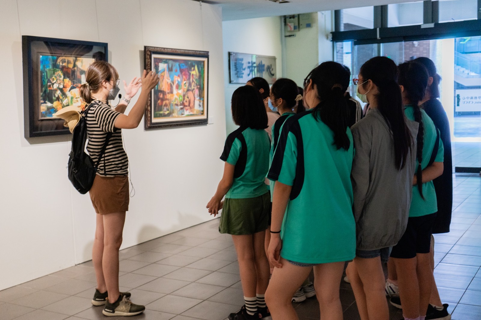 為推展藝文素養，每年投入200萬元舉辦約40場各式通識教育活動，超過2萬人次參與。