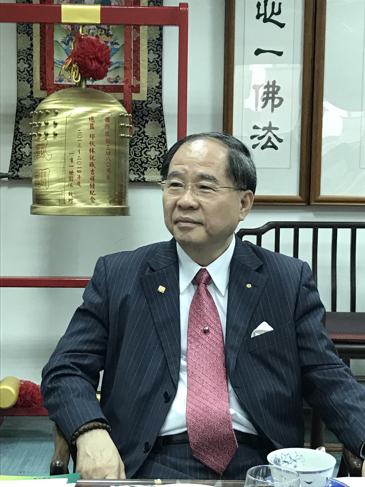 中原校友邱秋林
