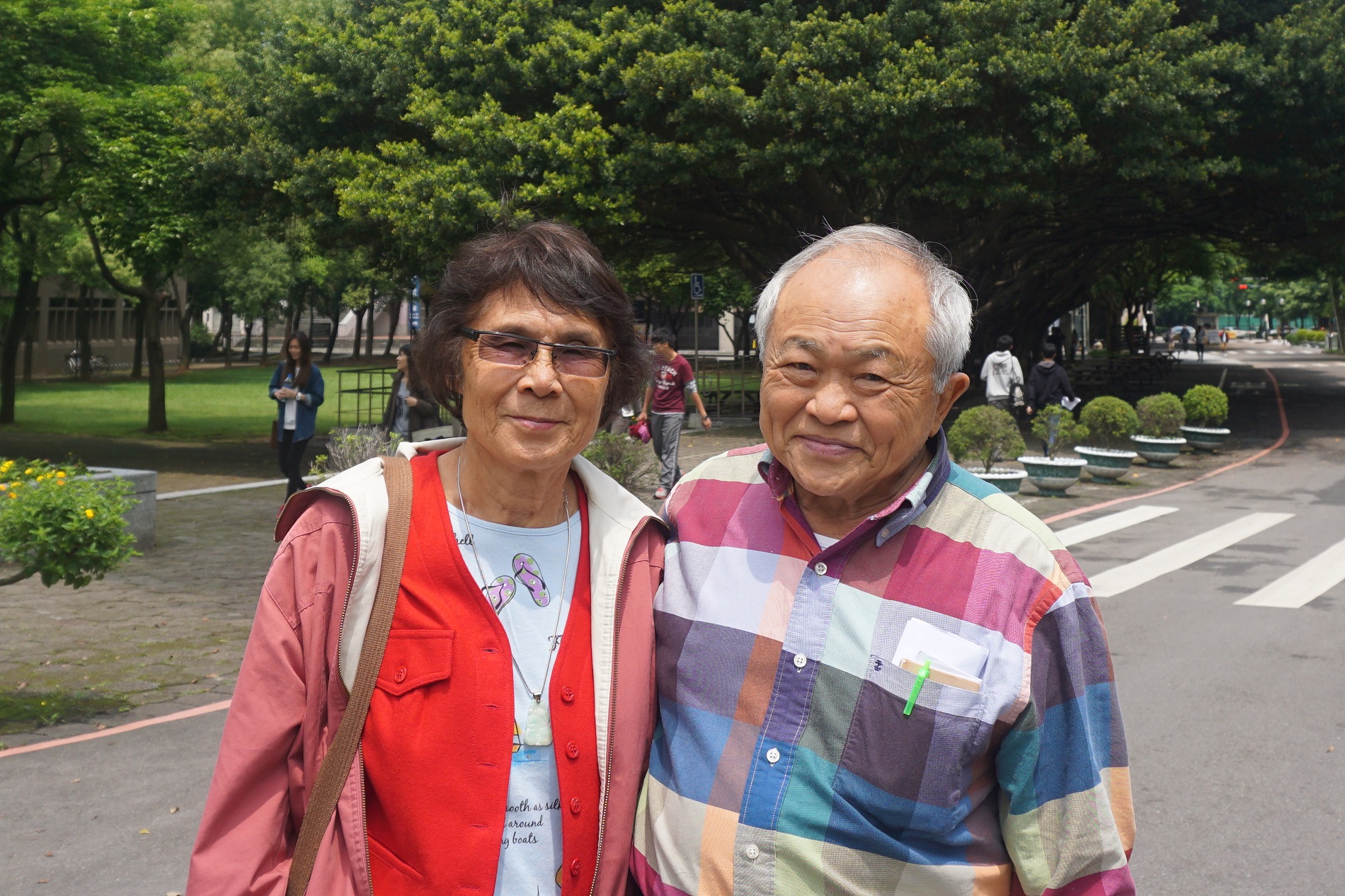 王冠川校友